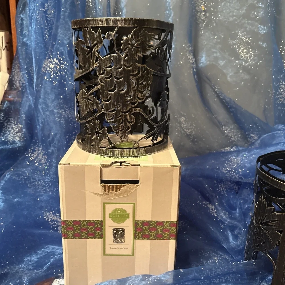 NEW Scentsy Tuscan Grape Vine Warmer Wrap Sleeve Open Box Decorative Cover‎